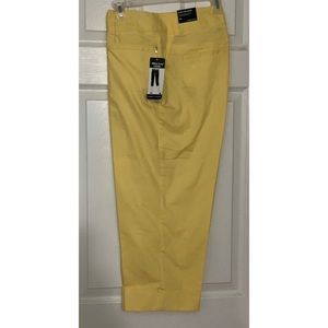 Larry Levine Slim Leg Capris, Size 12